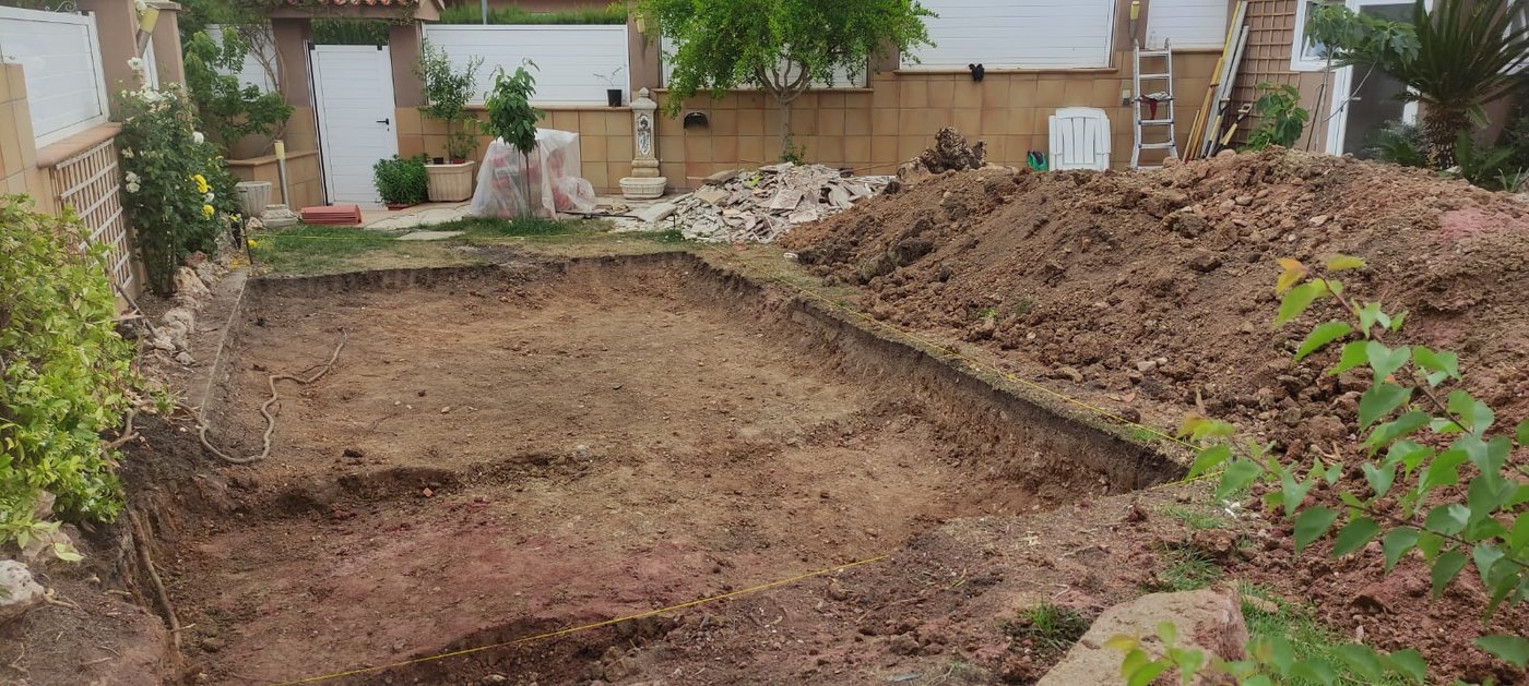 Excavación para la construcción de la piscina