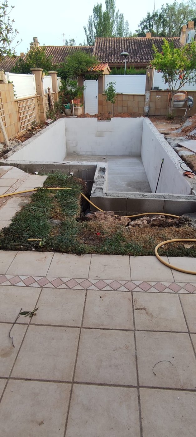 Estructura de obra de la piscina